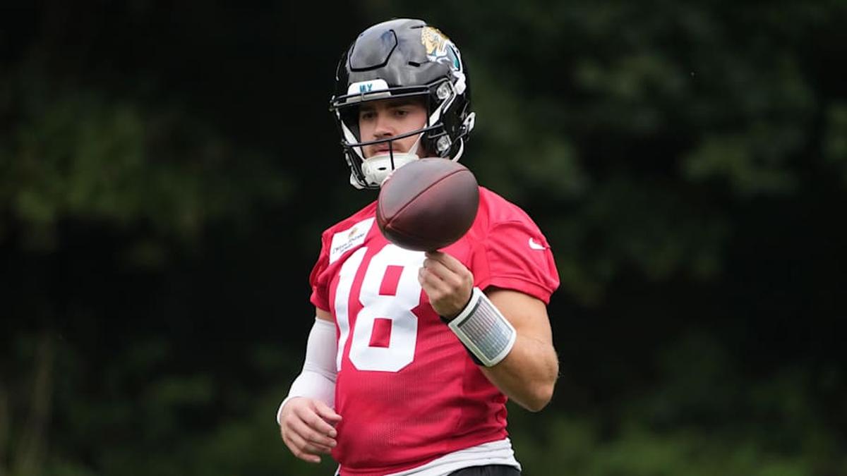  Oct 16, 2024; Watford, United Kingdom; Jacksonville Jaguars quarterback John Rhys Plumlee (18) during practice at The Grove. Mandatory Credit: Kirby Lee-Imagn Images | Kirby Lee-Imagn Images 