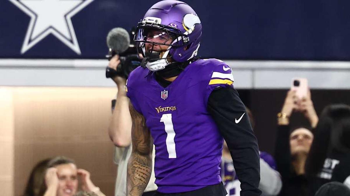  Dec 14, 2025; Arlington, Texas, USA; Minnesota Vikings wide receiver Jalen Nailor (1) celebrates after a touchdown catch during the second half against the Dallas Cowboys at AT&T Stadium. Mandatory Credit: Kevin Jairaj-Imagn Images | Kevin Jairaj-Imagn Images 