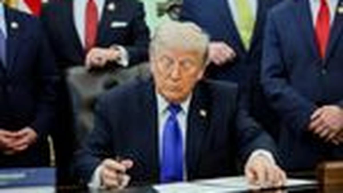 U.S. President Donald Trump prepares to sign an executive order at the White House in Washington, D.C., U.S., April 30, 2026. REUTERS/Jonathan Ernst