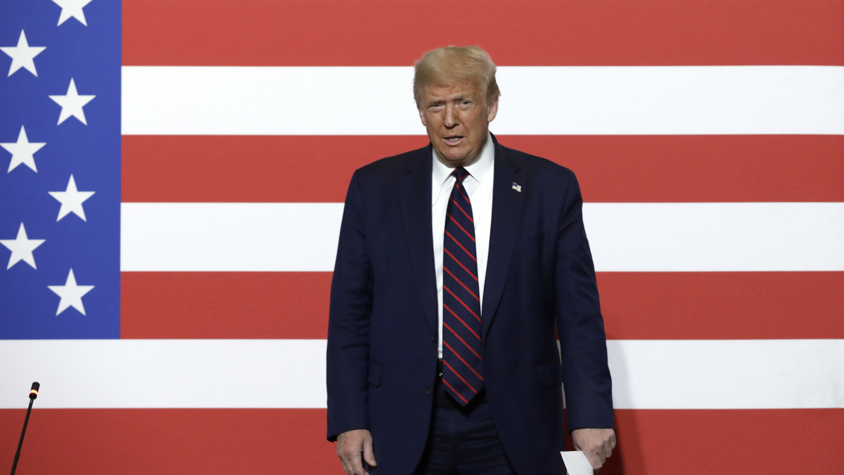U.S. President Donald Trump participates in a roundtable on donating plasma at the American Red Cross National Headquarters  in Washington on July 30, 2020. (Yuri Gripas/Abaca Press/TNS)
