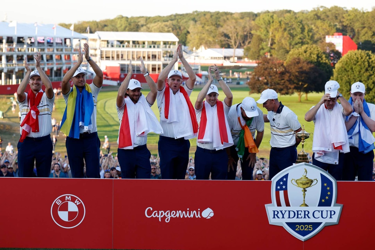  Sep 28, 2025; Bethpage, New York, USA; Team Europe golfer Shane Lowry and teammates react after defeating Team USA on the final day of competition for the Ryder Cup at Bethpage Black. Mandatory Credit: Peter Casey-Imagn Images 