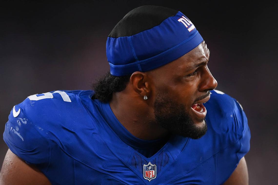  New York Giants linebacker Kayvon Thibodeaux (5) reacts to a play from the sidelines against the New York Jets during the first half at MetLife Stadium. Mandatory Credit: Rich Barnes-Imagn Images