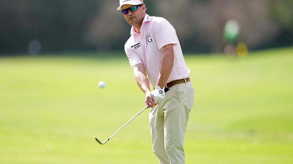 Zach Johnson leads Champions tourney