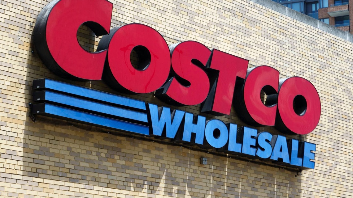 Costco Is Selling Flattering Leggings From a Fan Fave Brand That Are Perfect for Autumn Dog Walks 