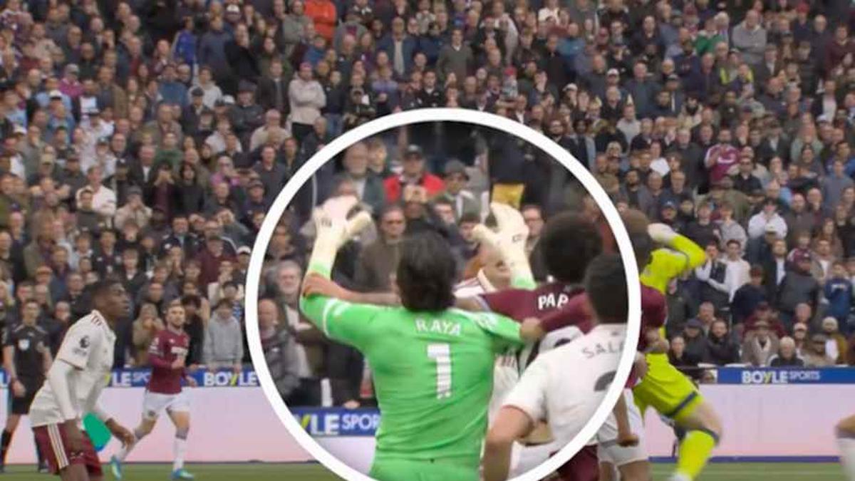 Jean-Clair Todibo and Pablo both had hold of David Raya. | BBC Match of the Day 