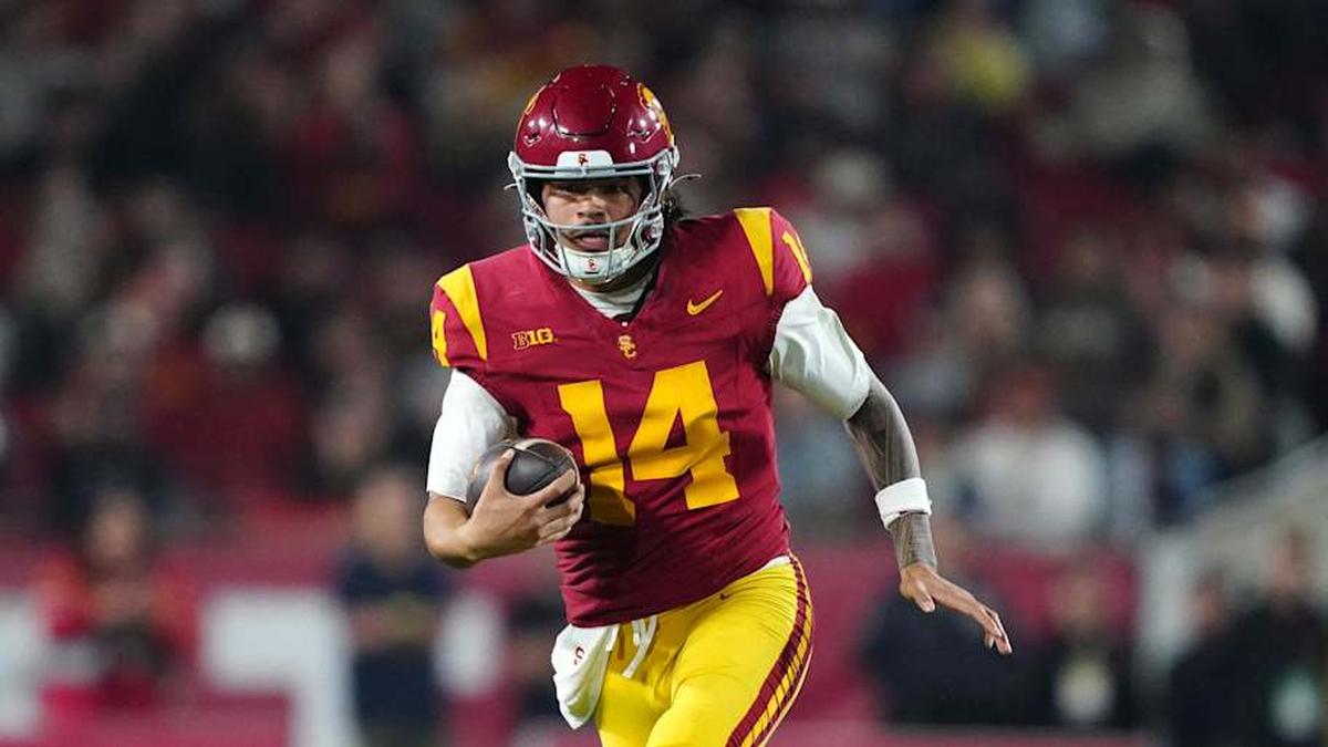  Nov 29, 2025; Los Angeles, California, USA; Southern California Trojans quarterback Jayden Maiava (14) carries the ball against the UCLA Bruins in the first half at United Airlines Field at Los Angeles Memorial Coliseum. Mandatory Credit: Kirby Lee-Imagn Images | Kirby Lee-Imagn Images 