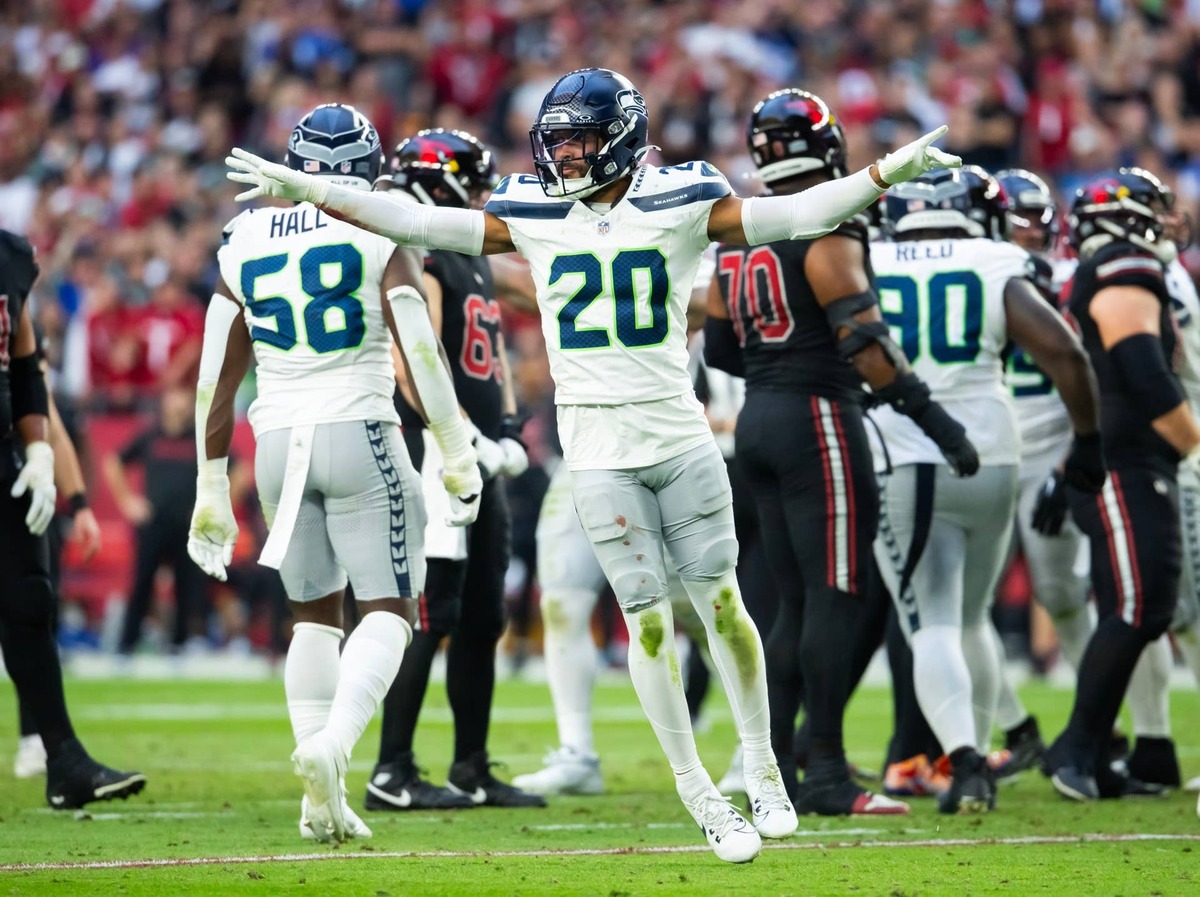  Seattle Seahawks safety Julian Love (Credit: Mark J. Rebilas-Imagn Images)