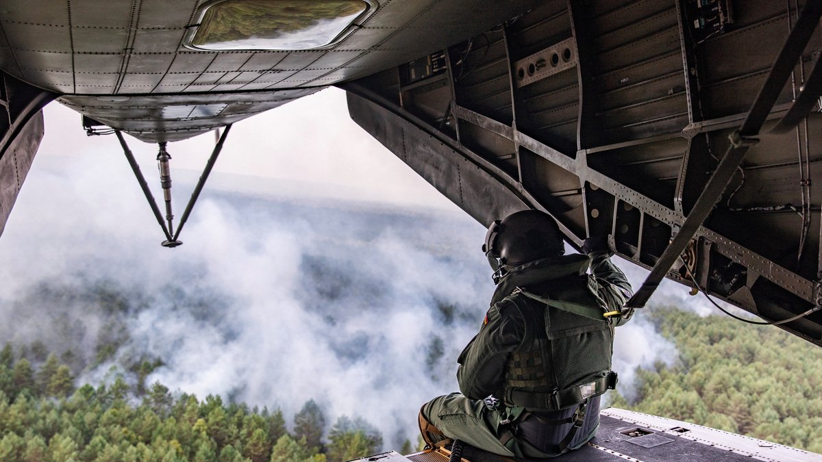 German armed forces Bundeswehr combat a wildfire with a CH-53 helicopter in Mueritz National Park, where according to the state of Mecklenburg-Western Pomerania, around 320 hectares of forest burned on Thursday, in Mueritz National Park, Germany, July 16, 2026. Bundeswehr/Mohrdieck/Handout via REUTERS