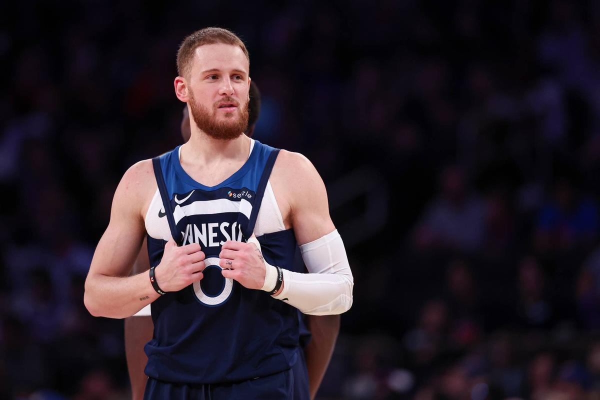  Minnesota Timberwolves guard Donte DiVincenzo (0) looks on during the first half against the New York Knicks. © Vincent Carchietta-Imagn Images