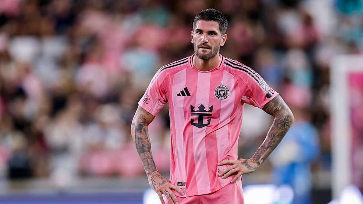  Rodrigo De Paul is fighting to stay on Argentina's World Cup roster. | Chris Arjoon/Icon Sportswire/Getty Images 