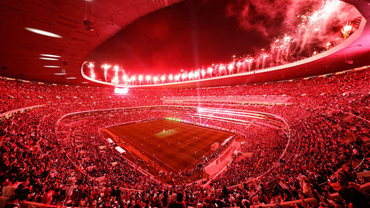  Mexico's support at the Azteca is unparalleled. | Rodrigo Oropeza/Getty Images 