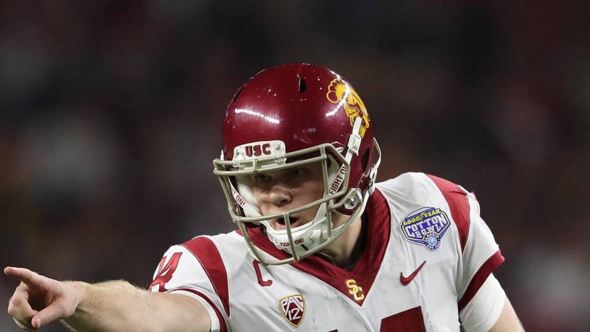  Dec 29, 2017; Arlington, TX, USA; Southern California Trojans quarterback Sam Darnold (14) signals prior to the snap of the ball against the Ohio State Buckeyes in the 2017 Cotton Bowl at AT&T Stadium. | Matthew Emmons-Imagn Images 
