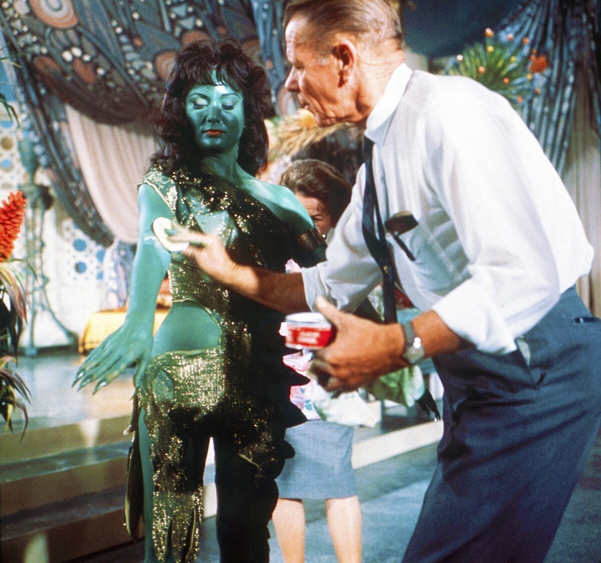 STAR TREK, makeup artist Fred Phillips with Susan Oliver, as an Orion slave girl in the Pilot episode, ‘The Cage’ (repeated in Season 1, ‘The Menagerie’).© Paramount / Courtesy Everett Collection
