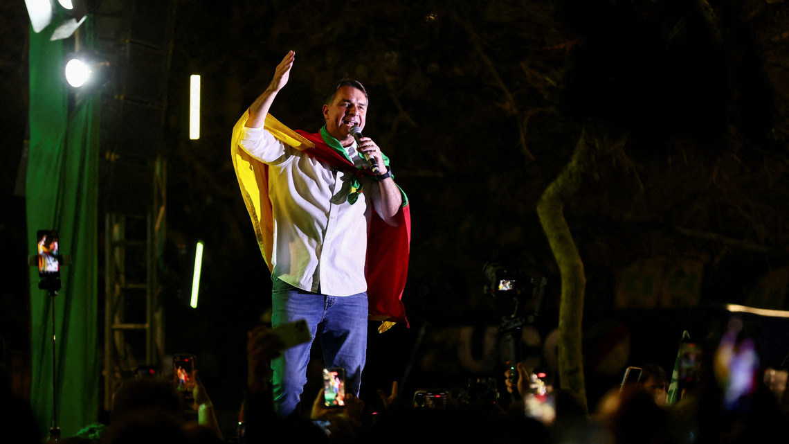 Thousands of Brazilians rally for Bolsonaro in tight presidential race against Lula 