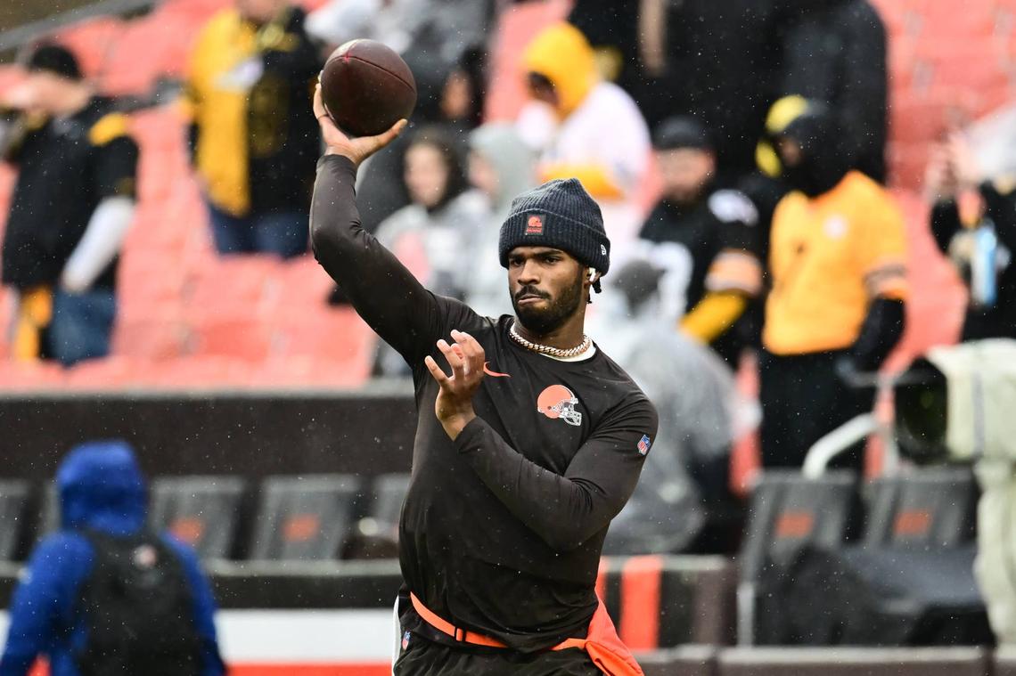  Cleveland Browns quarterback Shedeur Sanders warms up before a game. Ken Blaze-Imagn Images