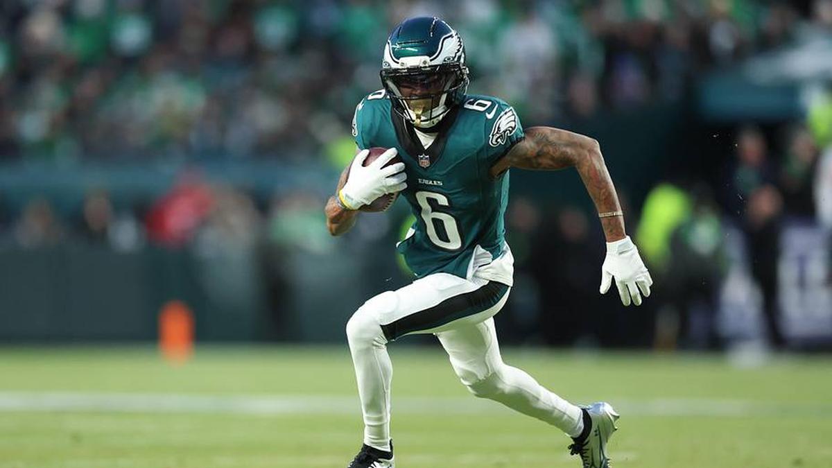  Jan 11, 2026; Philadelphia, PA, USA; Philadelphia Eagles wide receiver DeVonta Smith (6) in action against the San Francisco 49ers in an NFC Wild Card Round game at Lincoln Financial Field. | Bill Streicher-Imagn Images 