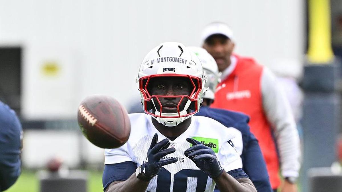  May 9, 2026; Foxborough, MA, USA; New England Patriots running back Myles Montgomery (39) catches the ball during the New England Patriots rookie camp at Gillette Stadium. Mandatory Credit: Eric Canha-Imagn Images | Eric Canha-Imagn Images 