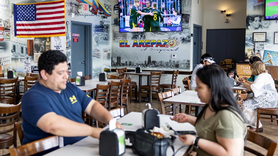 US restaurant sales drop as Iran war pushes gasoline prices higher 