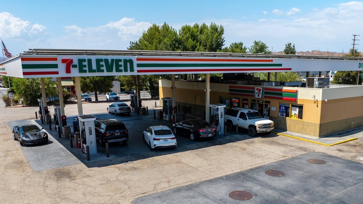 7-Eleven offers a variety of fuel promotions to 7Rewards members. Shutterstock