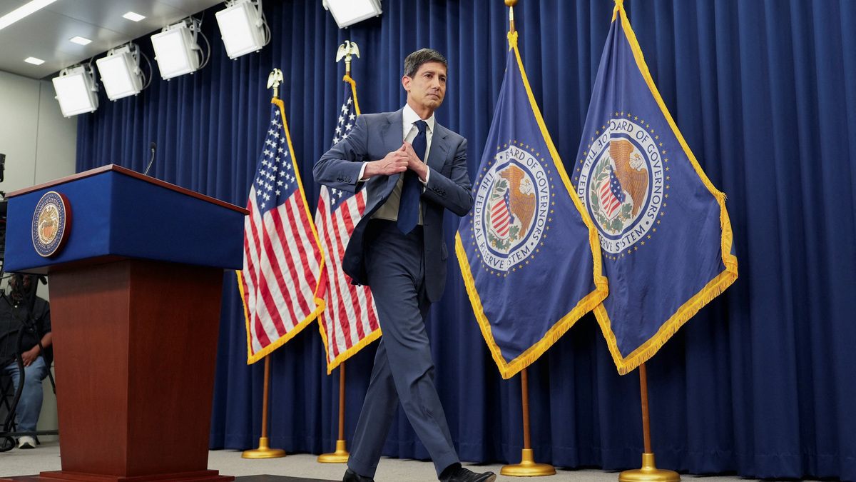Trading Day: US stocks end lower, dollar jumps as Federal Reserve kicks off Warsh era