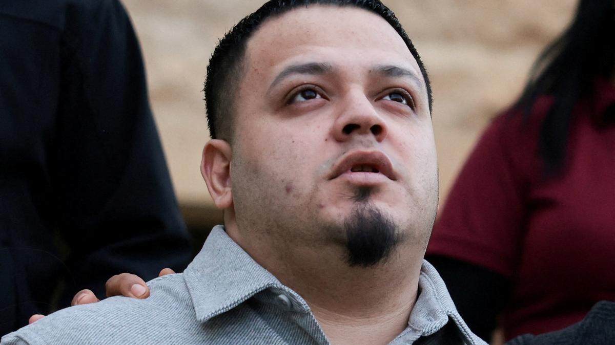 Kilmar Abrego Garcia, the migrant whose wrongful deportation to El Salvador made him a symbol of U.S. President Donald Trump's aggressive immigration policies, walks outside U.S. District Court on the day of a hearing in his case, in Greenbelt, Maryland, U.S., December 22, 2025. REUTERS/Evelyn Hockstein