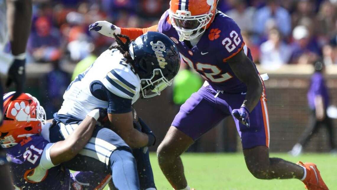 Clemson uses ground game, defense to overwhelm Charleston Southern 