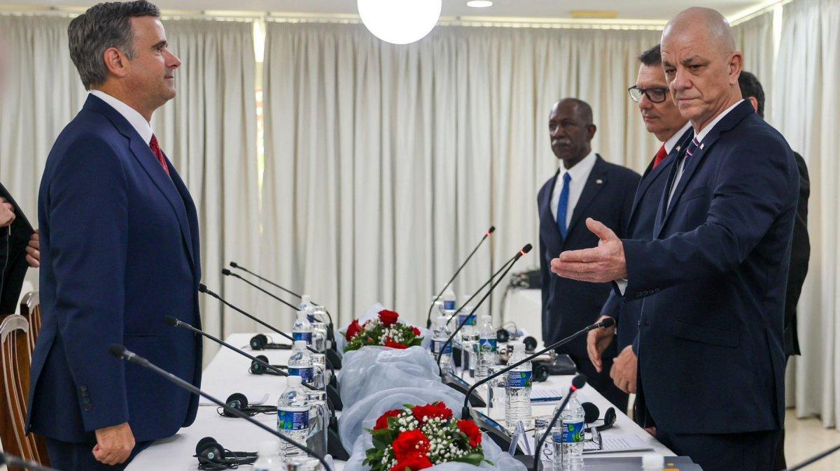 CIA Director John Ratcliffe (left) meets with high-level Cuban officials Thursday in Havana to discuss economic and security issues.