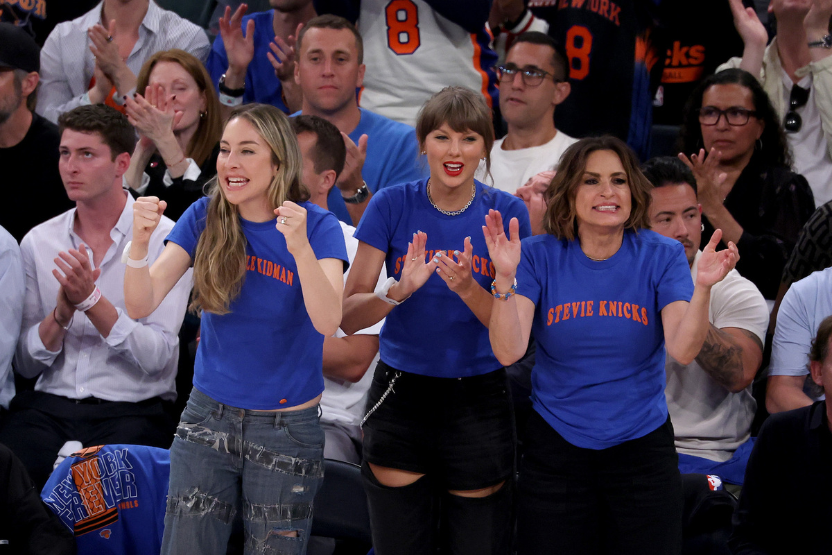 Este Haim, Taylor Swift and Mariska Hargitay attend Game 4 of the 2026 NBA Finals between the San Antonio Spurs and the New York Knicks at Madison Square Garden on Wednesday, June 10.