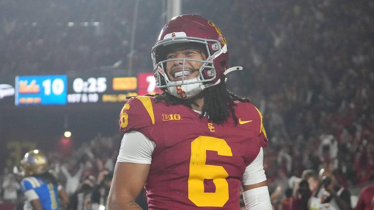  Nov 29, 2025; Los Angeles, California, USA; Southern California Trojans wide receiver Makai Lemon (6) celebrates after catching a 32-yard touchdown pass against the UCLA Bruins in the second half at United Airlines Field at Los Angeles Memorial Coliseum. Mandatory Credit: Kirby Lee-Imagn Images | Kirby Lee-Imagn Images 