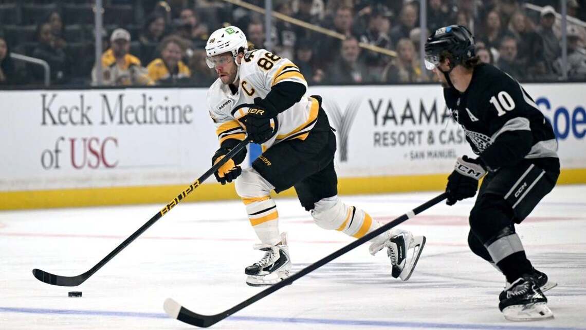 Bruins win fifth straight, extend Kings' winless start