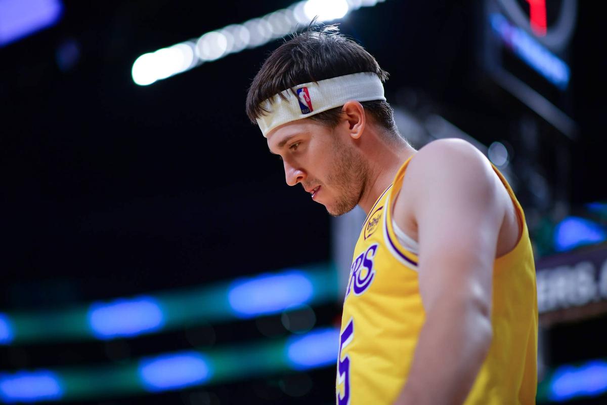  Los Angeles Lakers guard Austin Reaves (15) © Gary A. Vasquez-Imagn Images