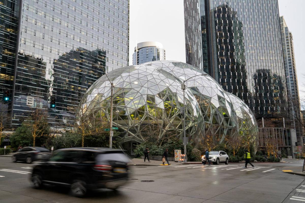 Amazon's West Coast headquarters is in the South Lake Union neighborhood of Seattle, Washington State. 