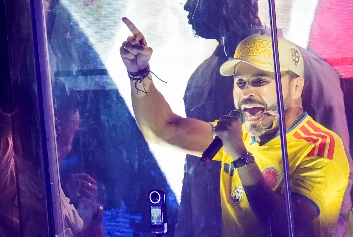 Colombian presidential candidate Abelardo De La Espriella of the political movement Defenders of the Homeland addresses supporters after the results of the first round of the presidential election, in Barranquilla, Colombia May 31, 2026. REUTERS/Sergio Acero