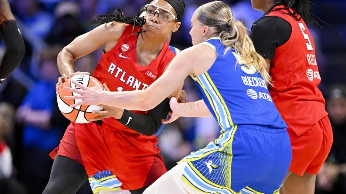 Allisha Gray, Dream hold off Wings 