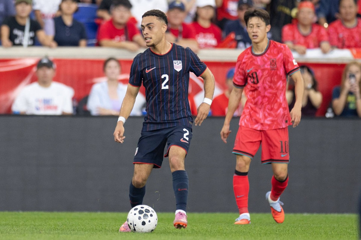  Sergino Dest #2 of the United States moves with the ball during a game between Korea and USMNT at Sports Illustrated Park. John Dorton/ISI Photos/USSF/Getty Images