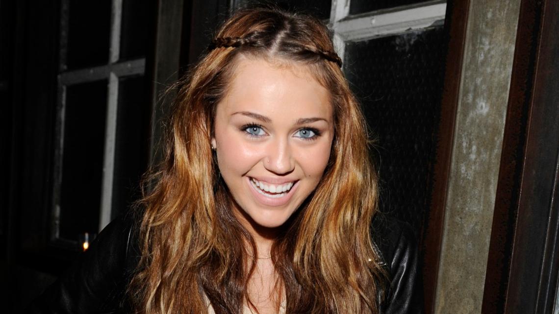 Miley Cyrus Spotted in Full 'Hannah Montana' Costume-and Fans Are Losing It 