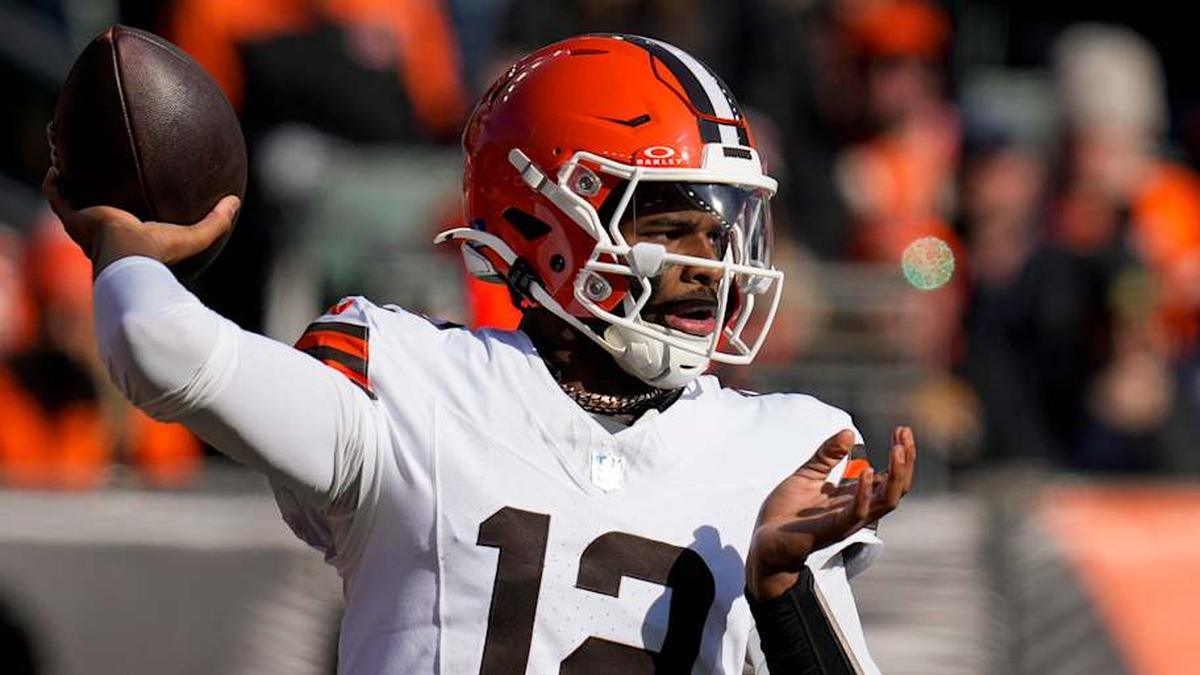  Cleveland Browns quarterback Shedeur Sanders (12) throws a pass in the first quarter of the NFL Week 18 game between the Cincinnati Bengals and the Cleveland Browns at Paycor Stadium in Downtown Cincinnati on Sunday, Jan. 4, 2026. | Sam Greene/The Enquirer / USA TODAY NETWORK via Imagn Images 