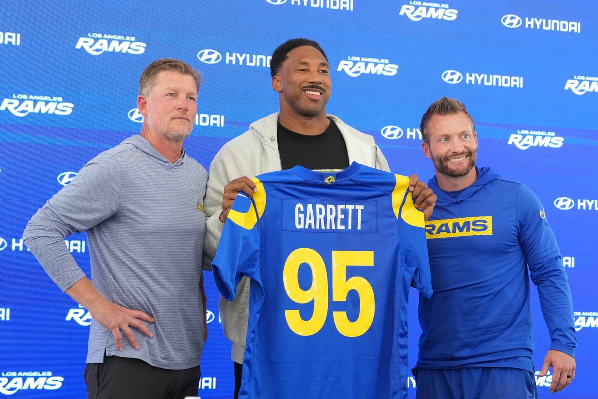  Los Angeles Rams defensive end Myles Garrett poses with general manager Les Snead (left) and coach Sean McVay. Kirby Lee-Imagn Images