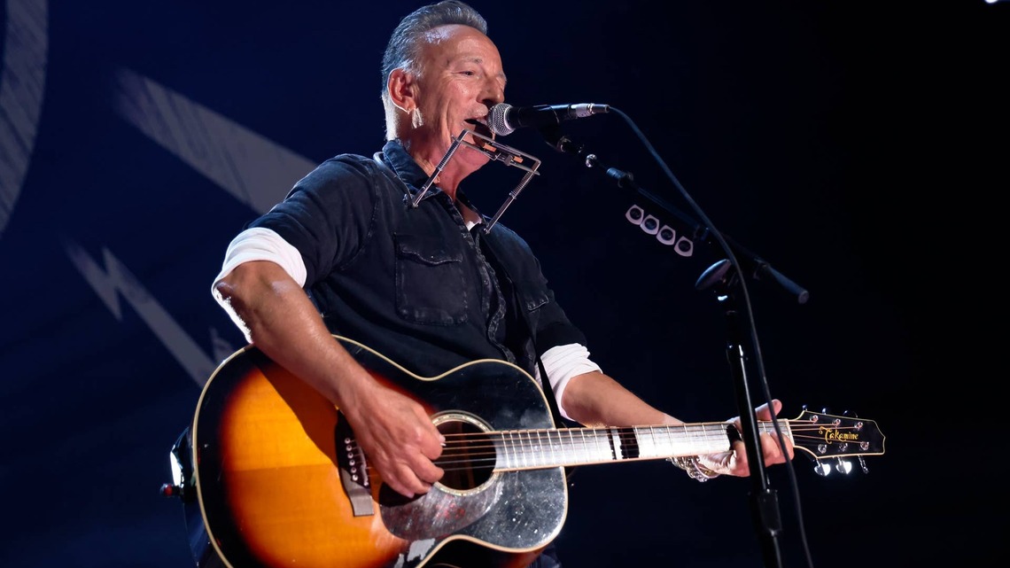 Bruce Springsteen, 77, Joins Rock Icons for Emotional John Lennon Tribute at Star-Studded Festival 