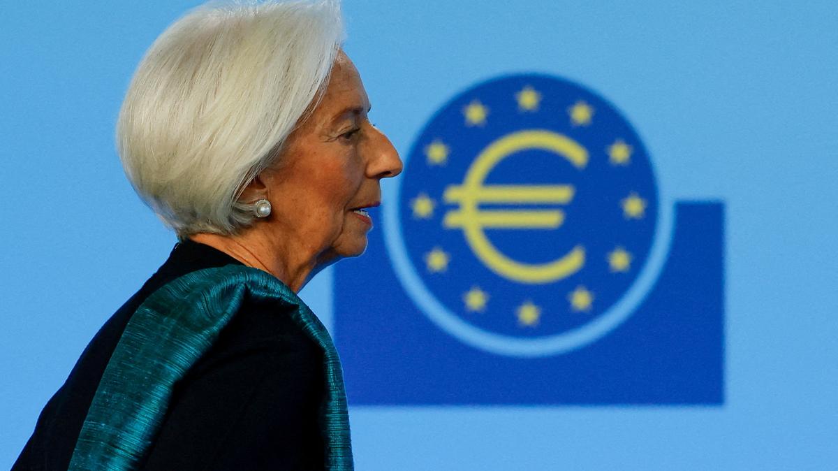 FILE PHOTO: European Central Bank (ECB) President Christine Lagarde walks to address the media after the ECB's Governing Council meeting, at the ECB headquarters in Frankfurt, Germany, December 18, 2025. REUTERS/Heiko Becker/File Photo