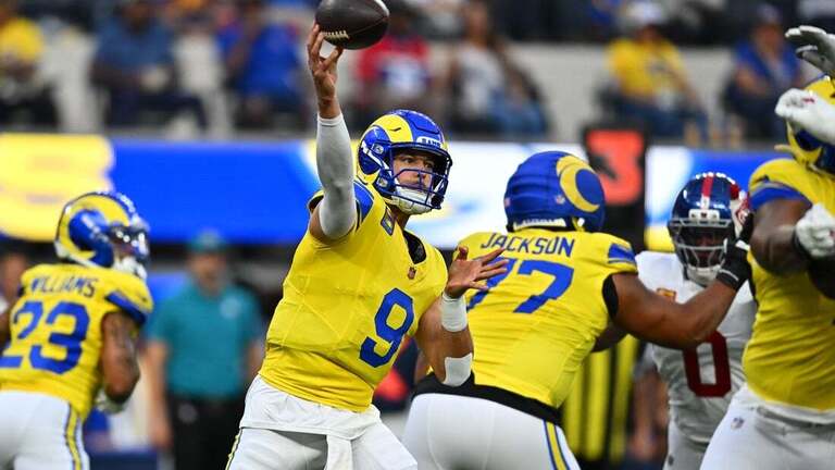 Stafford fires 4 touchdown passes as Rams cruise past Giants
