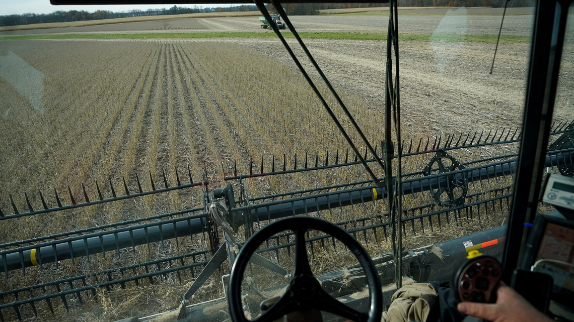 US harvest delays send soy processors scrambling for supplies 