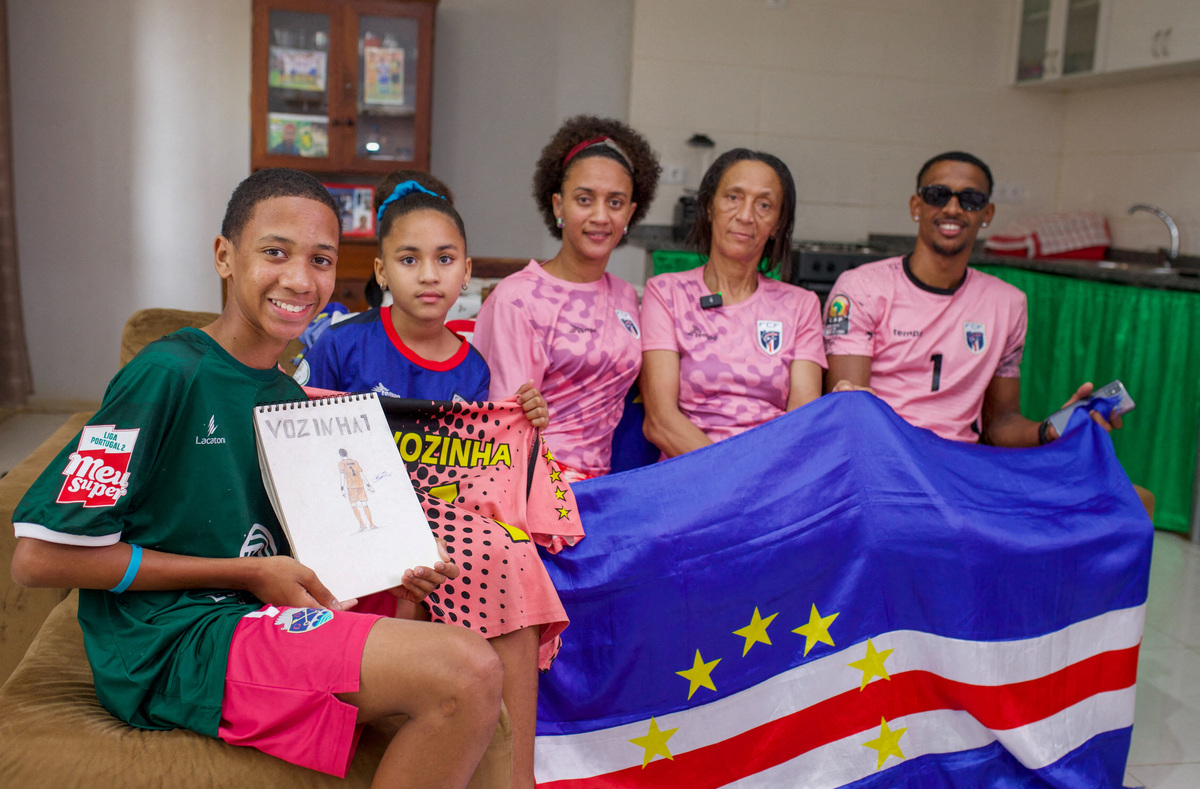 Ana Candida Evora, the mother of of Cape Verde's goalkeeper Vozinha, poses for a photograph with other family members, during an interview with Reuters, at her home in Mindelo, Sao Vicente, Cape Verde, June 16, 2026.   REUTERS/Davidson Alves