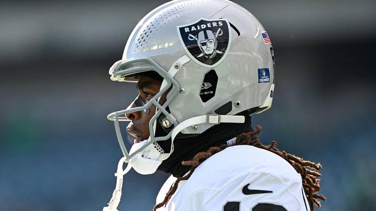  Dec 14, 2025; Philadelphia, Pennsylvania, USA; Las Vegas Raiders wide receiver Dont'E Thornton Jr. (10) looks on before the game against the Philadelphia Eagles at Lincoln Financial Field. Mandatory Credit: Eric Hartline-Imagn Images | Eric Hartline-Imagn Images 