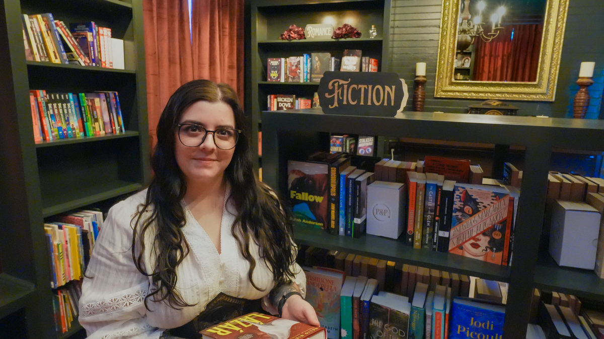 Immersive, dark fantasy-inspired bookstore opens in Prattville | Biloxi ...