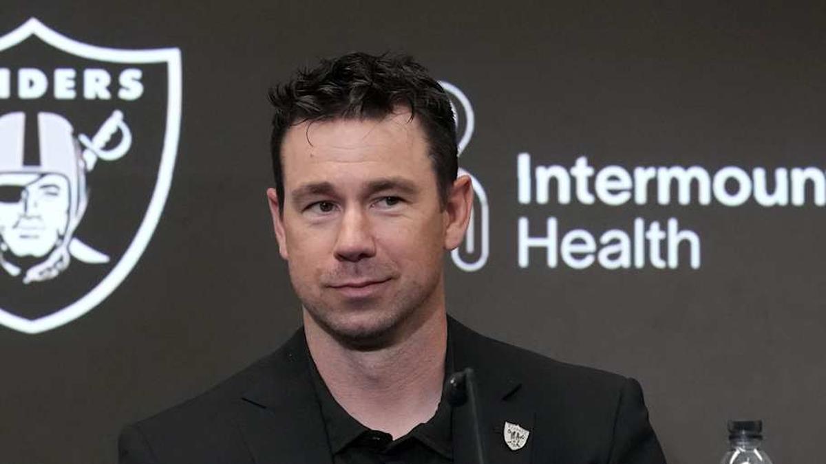  Apr 24, 2026; Henderson, NV, USA; Las Vegas Raiders coach Klint Kubiak at press conference at Intermountain Health Performance Center. Mandatory Credit: Kirby Lee-Imagn Images | Kirby Lee-Imagn Images 