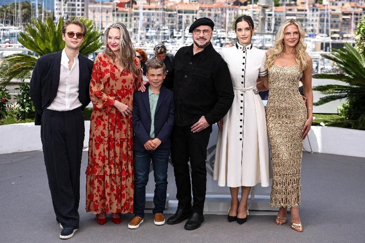 Director John Travolta and cast members Kelly B. Eviston, Olga Hoffmann, Ella Bleu Travolta, Edouard Philipponnat and Clark Shotwell pose during a photocall for the film "Propeller One-Way Night Coach" (Vol de Nuit pour Los Angeles) presented as part of Cannes Premiere at the 79th Cannes Film Festival in Cannes, France, May 16, 2026. REUTERS/Manon Cruz