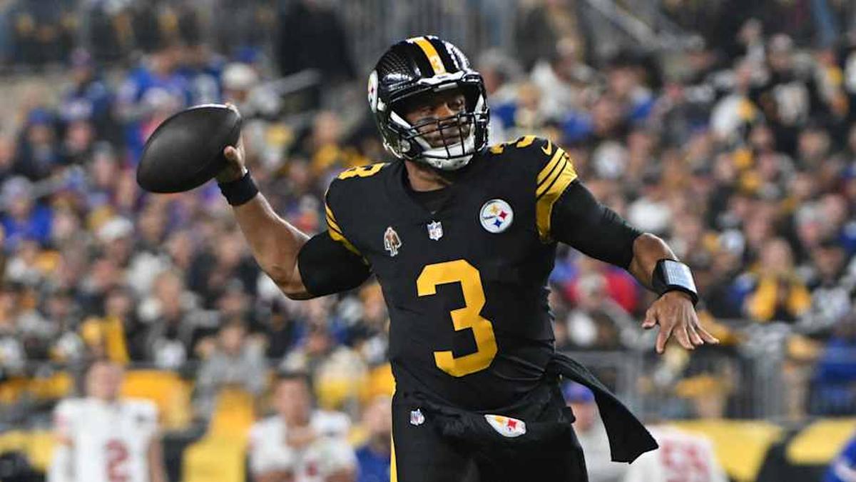  Oct 28, 2024; Pittsburgh, Pennsylvania, USA; Pittsburgh Steelers quarterback Russell Wilson (3) throws a pass against the New York Giants during the first quarter at Acrisure Stadium. Mandatory Credit: Barry Reeger-Imagn Images | Barry Reeger-Imagn Images 