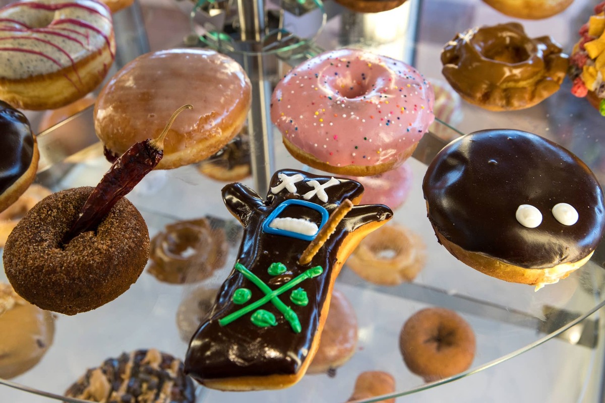  Voodoo Doughnut quietly closes more locations. 