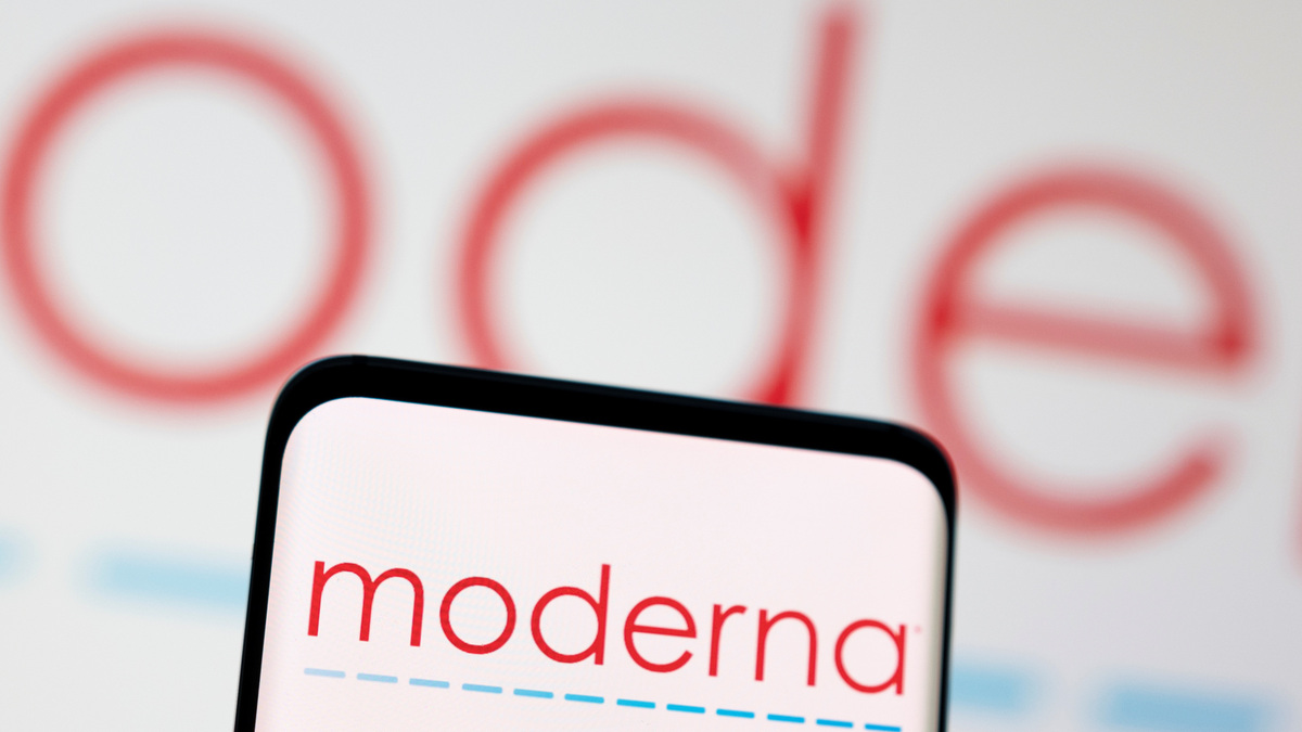 Moderna logo is seen displayed in this illustration taken, May 3, 2022. REUTERS/Dado Ruvic/Illustration